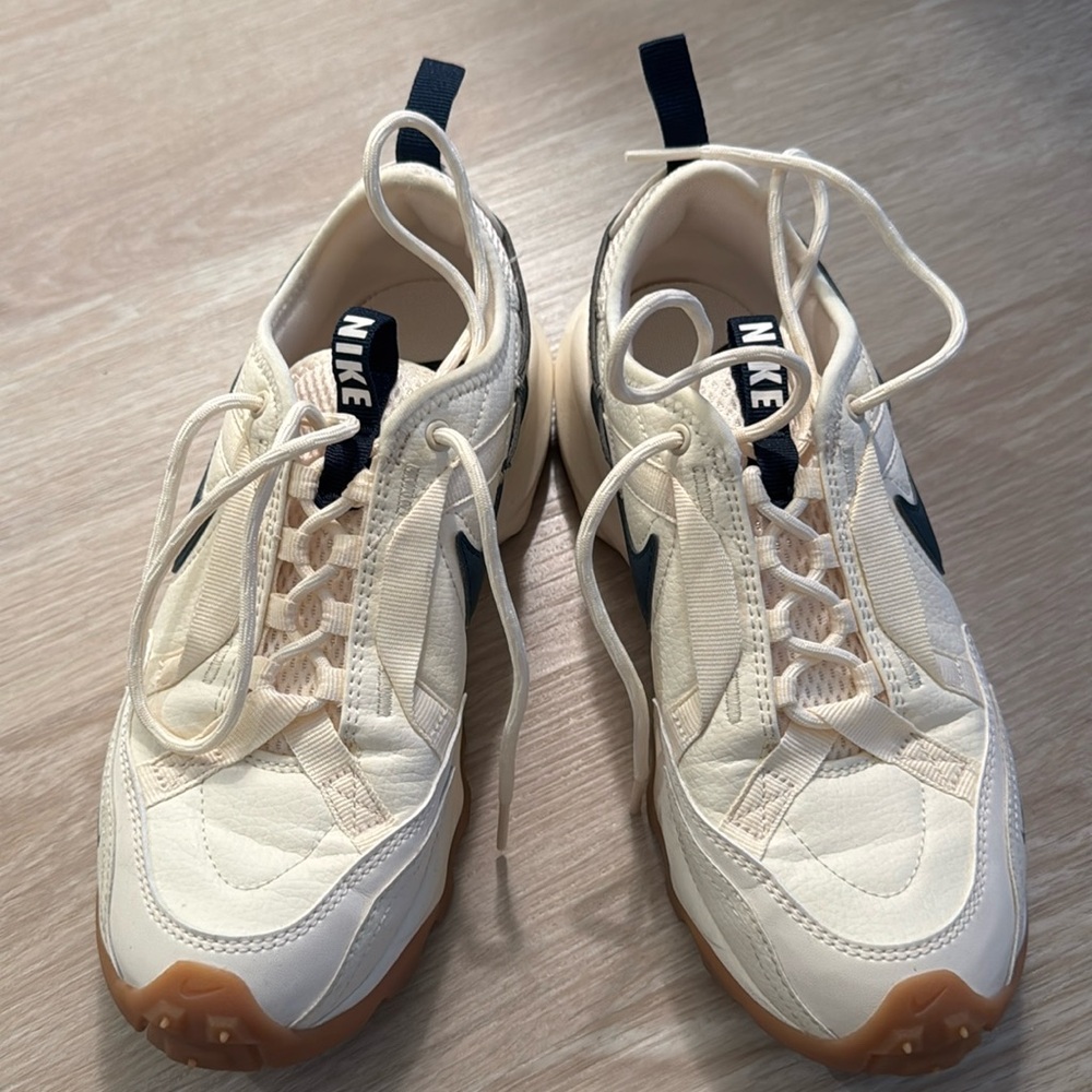 Women’s Nikes Sneakers Worn Once!